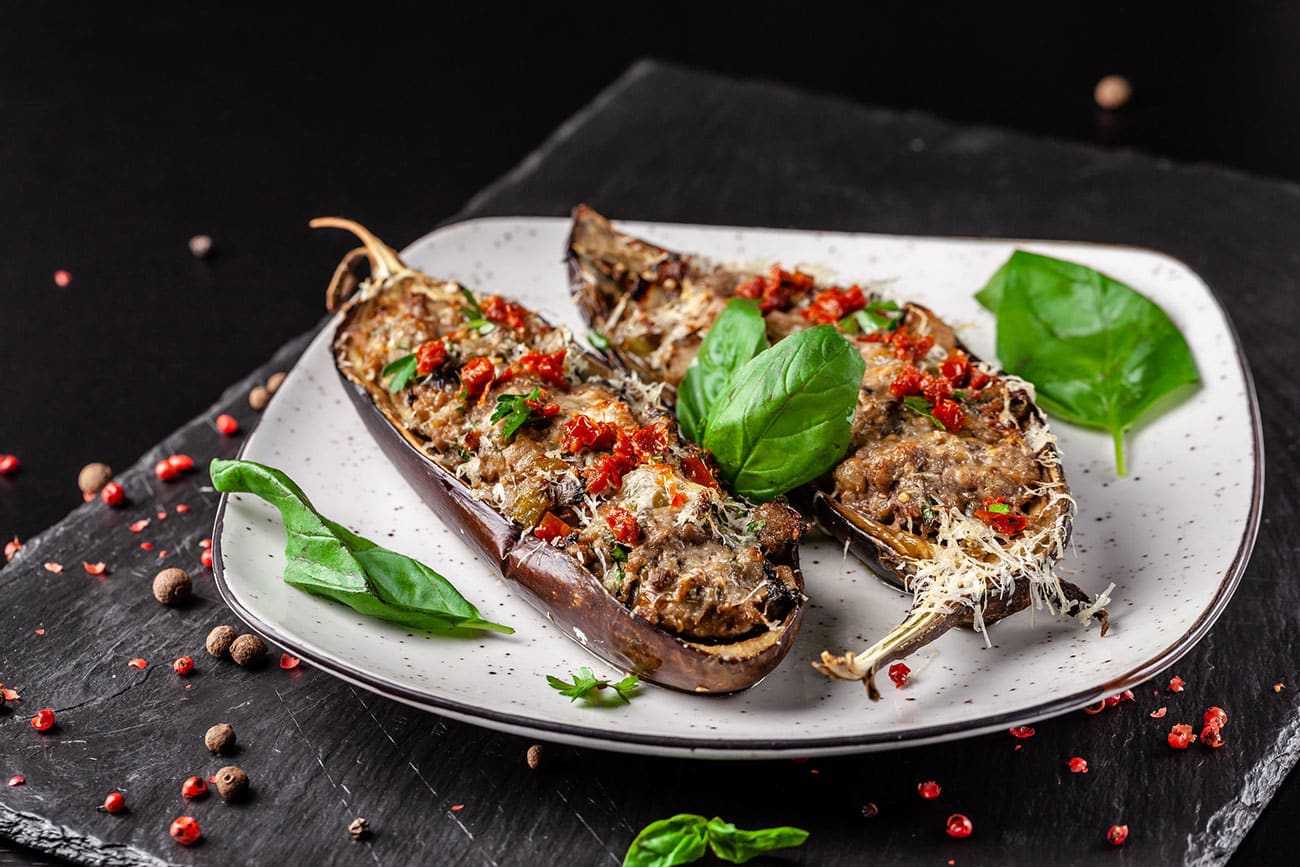 Recette Divine : Aubergines Farcies aux Champignons, Viande, Légumes et Parmesan