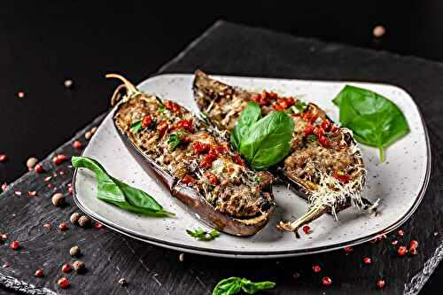 Recette Divine : Aubergines Farcies aux Champignons, Viande, Légumes et Parmesan