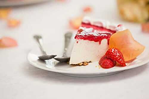 Douceur et fraîcheur en un dessert : Tarte au lait nappée de coulis de fraise