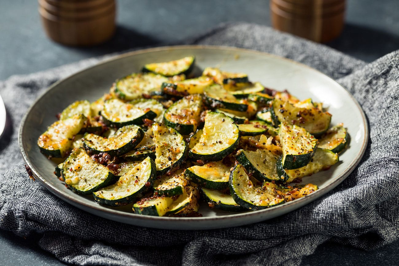 Oubliez les chips traditionnelles : Essayez les Chips de Courgette Épicées!