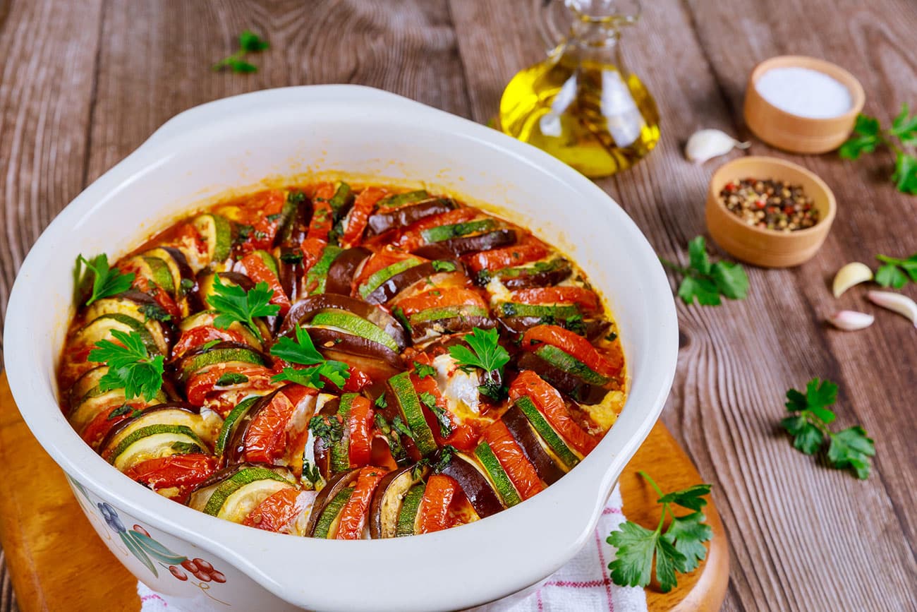 Ratatouille aux légumes le plus délicieux plat de l'été