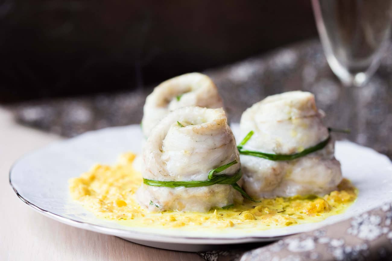 Rouleaux de filet de poisson blanc farci aux herbes