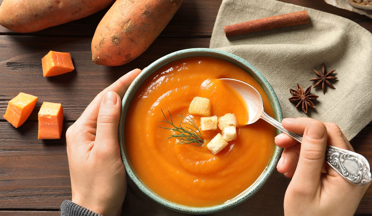 Velouté de patate douce au gingembre : Recette saine et délicieuse