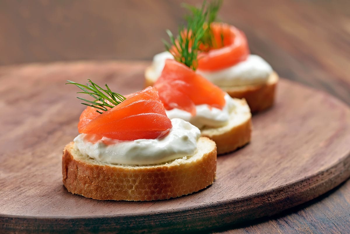 Canapés au Saumon Fumé et Fromage Frais