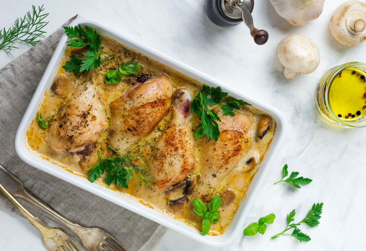 Suivez cette Recette Facile pour faire des Pilons de Poulet à la Sauce Crème à la Moutarde, Ail et Champignons