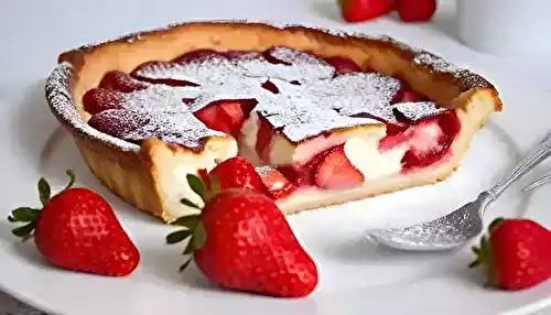 Clafoutis de fraise fondant et léger parfumé à la fleur d'oranger