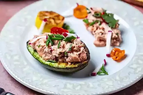 Salade d’Avocat Grillé au Thon, Radis et Poivron – Fraîche, Légère et Pleine de Goût !
