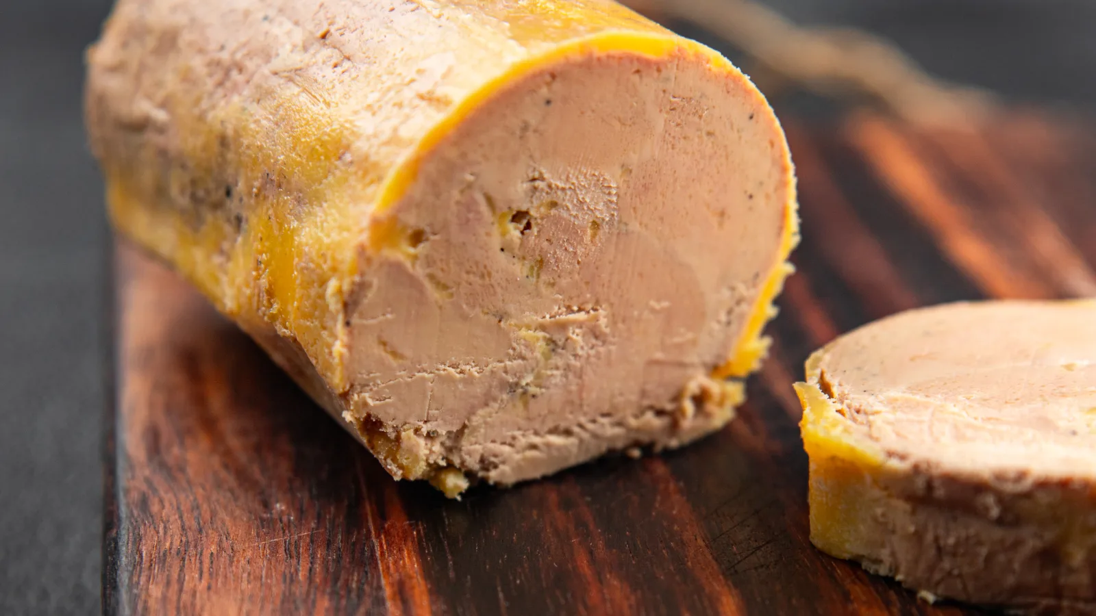Foie gras mi-cuit en terrine