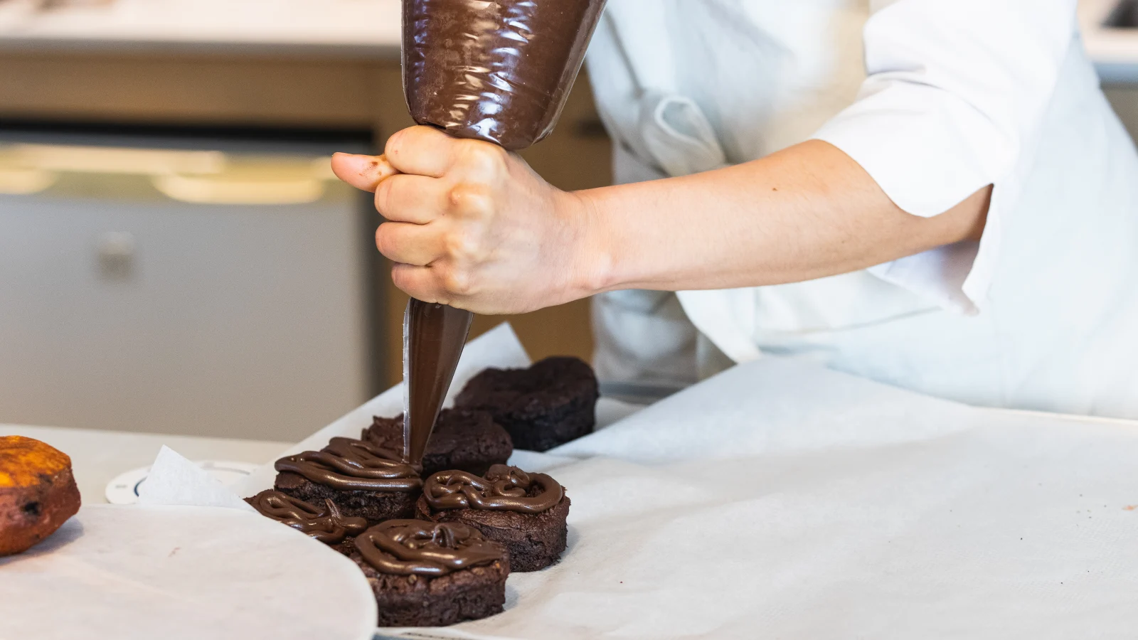 Glaçage au chocolat brillant