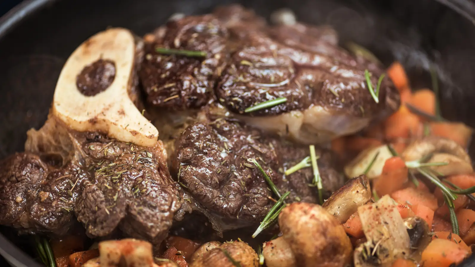Jarret de bœuf braisé au vin rouge