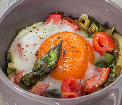 Œuf Cocotte aux Asperges et Tomates Cerises