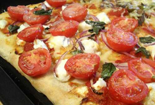 Pizza aux Tomates Cerise et Chèvre Frais