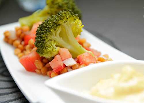 Salade de lentilles au brocoli et à la mayonnaise au curcuma - Plat et Recette