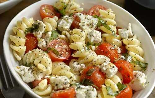 Salade de Pâtes aux Tomates Cerises et Mozzarella