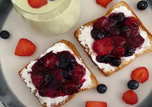 Tartines au Fromage de Chèvre et de Fruits Rouges