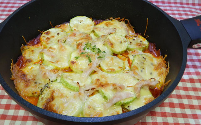 Poêlée aux Courgettes et Sauce Tomate