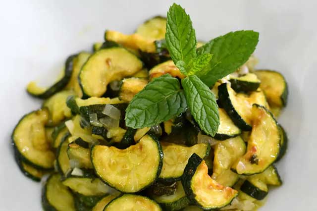 Courgettes Sautées à la Poêle