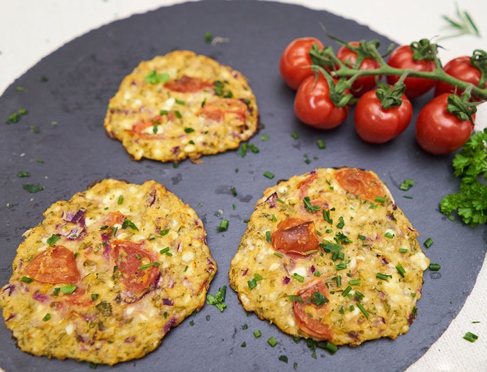 Galettes de Fromage Blanc aux Tomates Cerises et Herbes