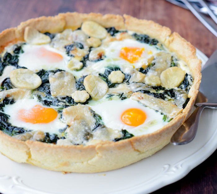 Tarte aux Oeufs sur lit d’Épinards et Chèvre