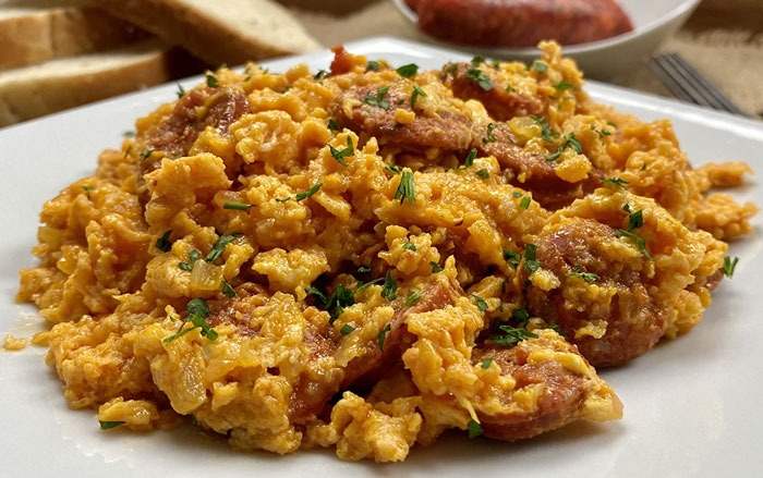 Œufs Brouillés au Chorizo