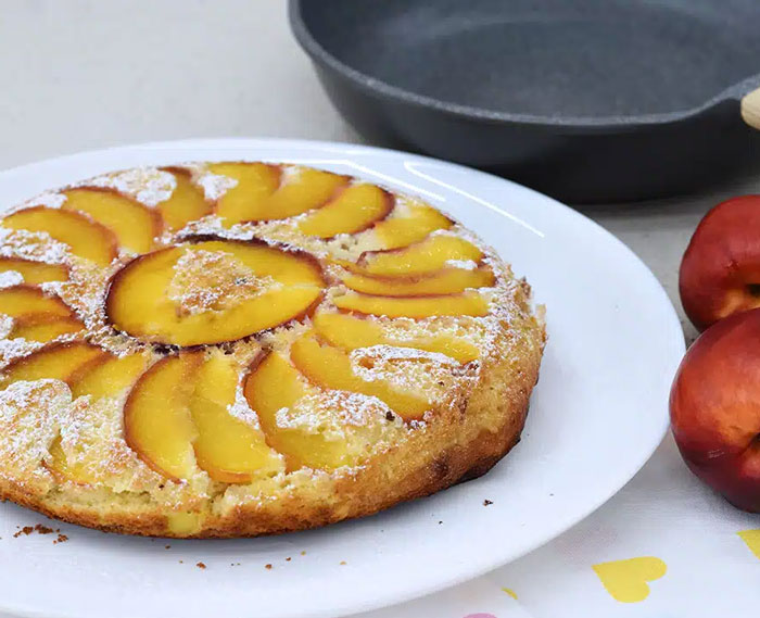 Gâteau Express aux Nectarines à la Poêle