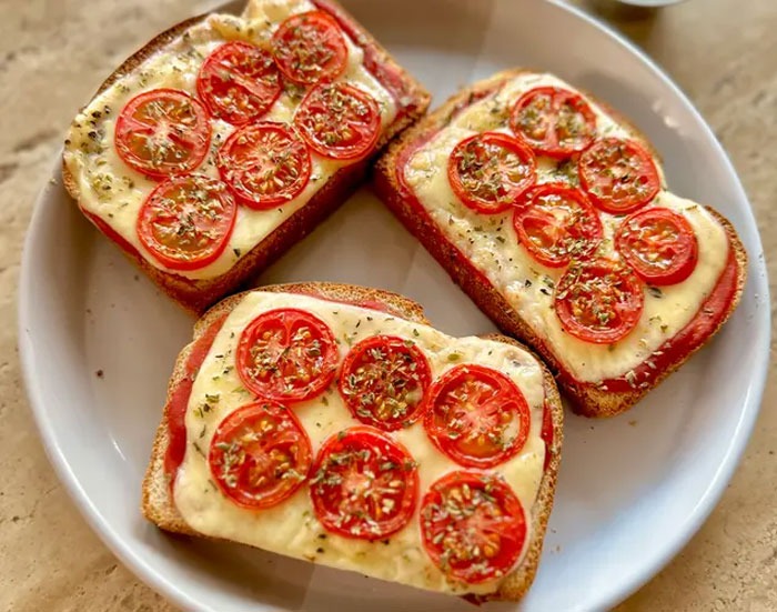 Tartines Pizza Légères à la Tomate et Mozzarella