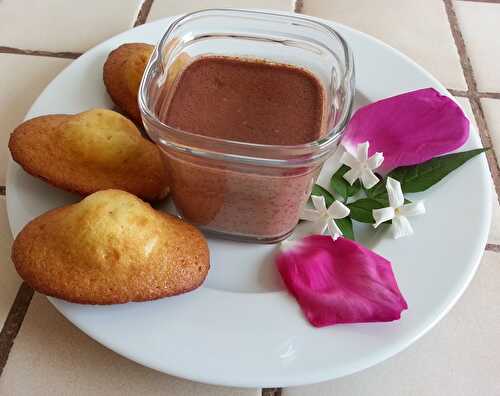 Crèmes au chocolat à la yaourtière ou au bain-marie au four