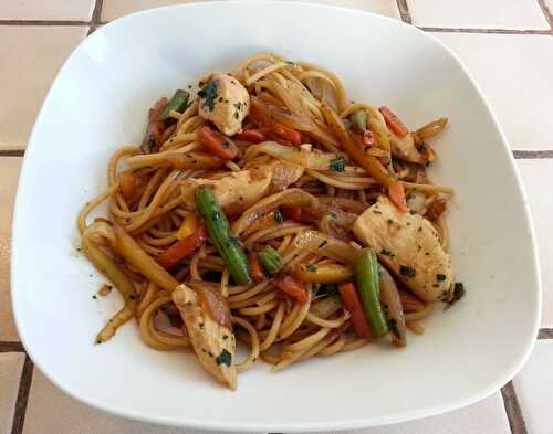 Spaghettis au poulet et petits légumes à la chinoise - Plein le tablier