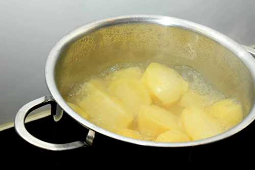 Comment utiliser l’eau de cuisson des pommes de terre ?
