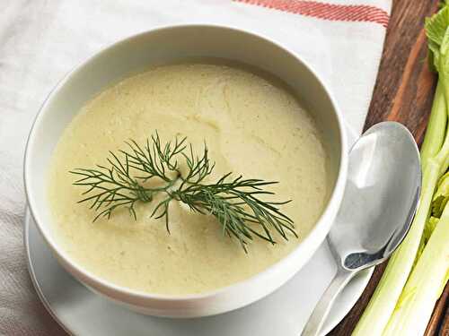 Soupe de céleri : pour un dîner chaud et pauvre en calories ce soir.