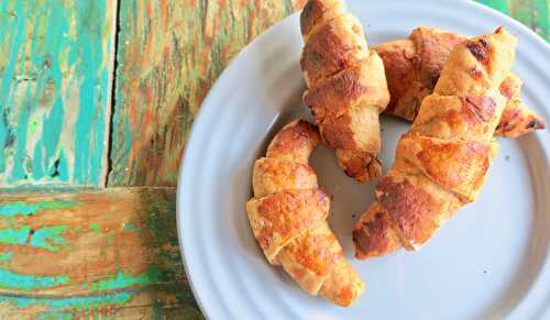 Croissants sans beurre à la purée d’amandes complètes.