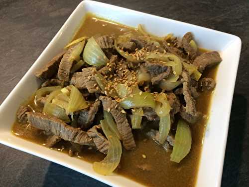 Boeuf aux oignons