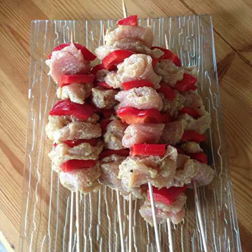 Brochettes de poulet marinées huile de macadamia, moutarde et combava