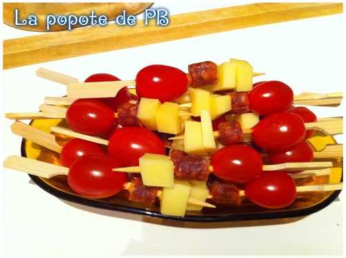 Brochettes de tomates cerise, chorizo et comté