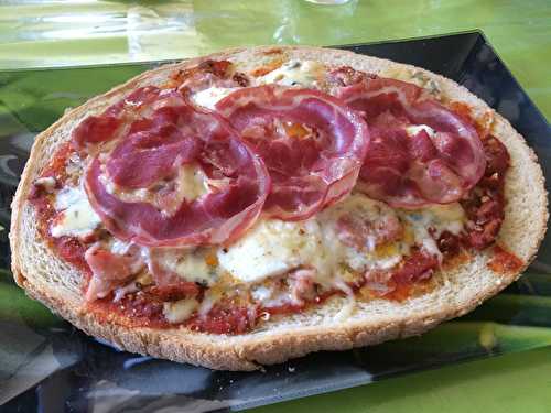 Bruschetta  à la coppa, Roquefort et chèvre de maman!