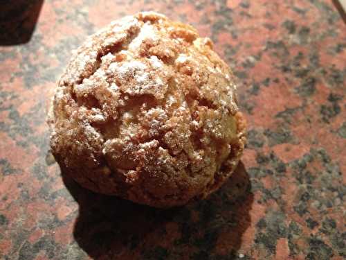 Choux craquelin au speculos fourrés à la crème pâtissière au café