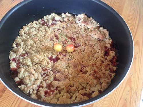 Crumble framboises et cerises jaunes