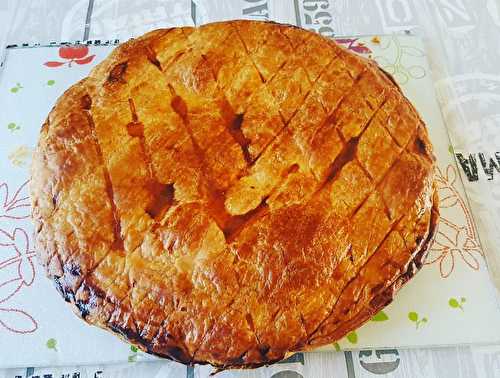 Galette des rois à la crème de noisettes, orange et pépites de chocolat