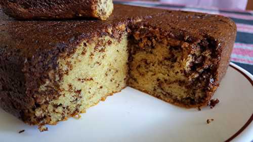 Gâteau au lait concentré sucré, vermicelles de chocolat et pépites au chocolat blanc au Cake Factory