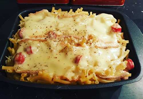 Gratin de macaronis aux knacks et fromages à raclette