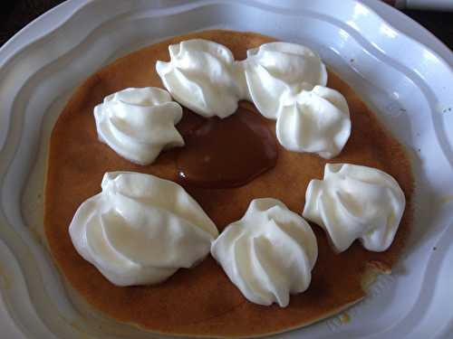 Mini crêpes caramel au beurre salé et chantilly