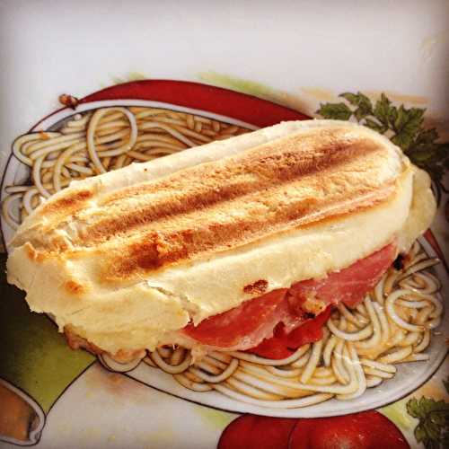 Panini tomate, mozzarella et jambon