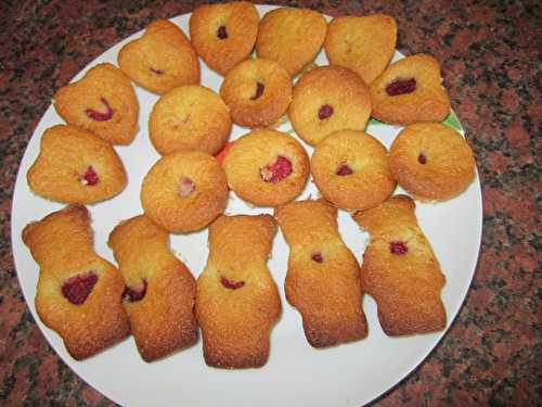 Petites bouchées à la pâte de pistache et aux framboises