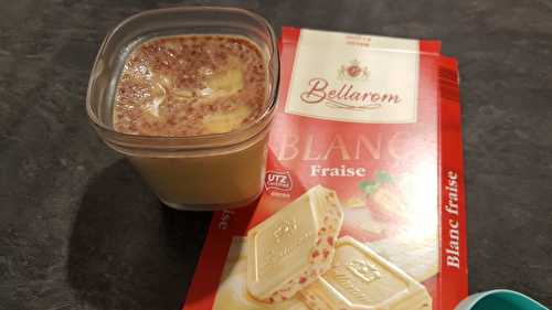 Petites crèmes chocolat blanc fraise