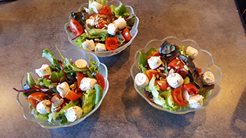 Petites salades fraîches au fromage et graines croquantes