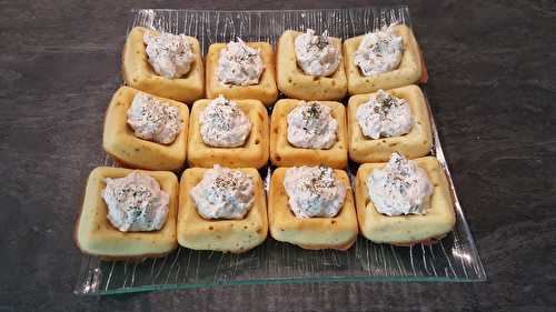 Petits cakes au parmesan, rillettes de thon au Philadelphia