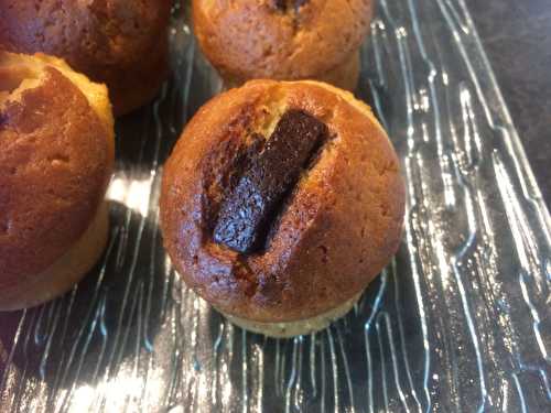 Petits muffins à la marmelade d'orange, coeur chocolat noir à la spiruline et orange