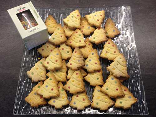 Petits sapins sablés à la noix de coco