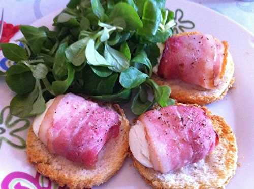 Petits toasts de chèvre au lard et leur petite salade...