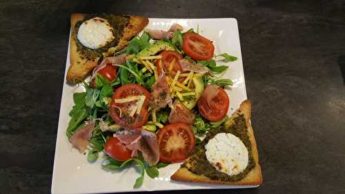 Salade de chèvre chaud